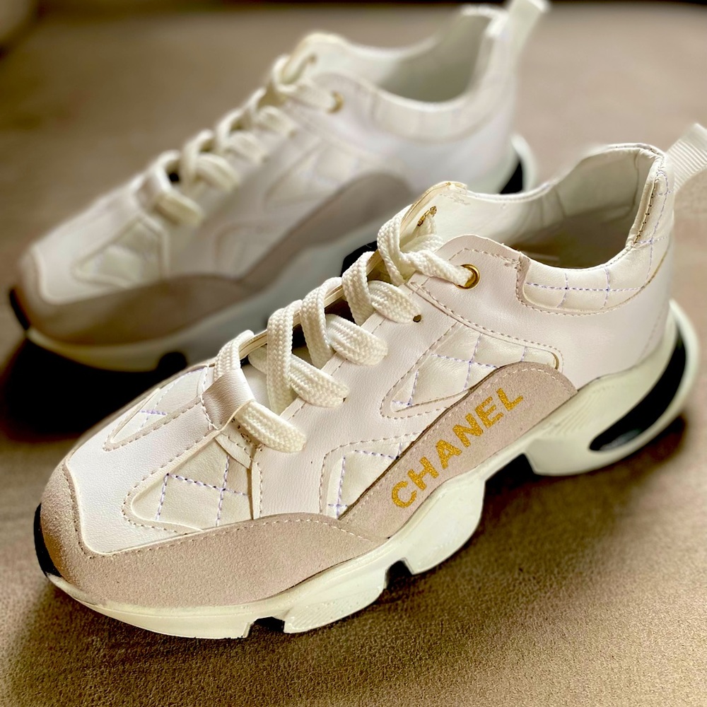 Classy yet comfortable women sneakers
